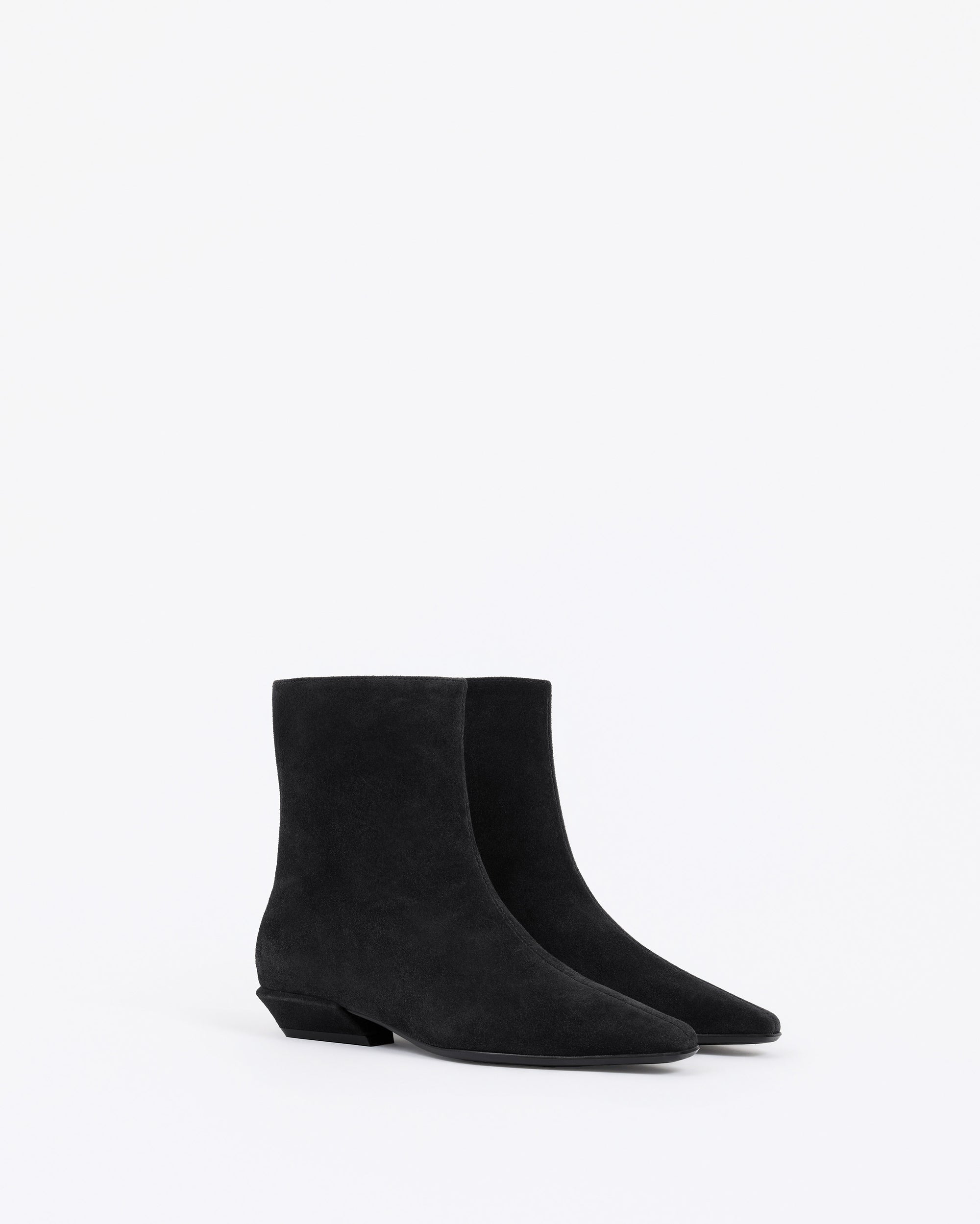 Bottines à petit talon en daim chocolat Tamy Black Suede