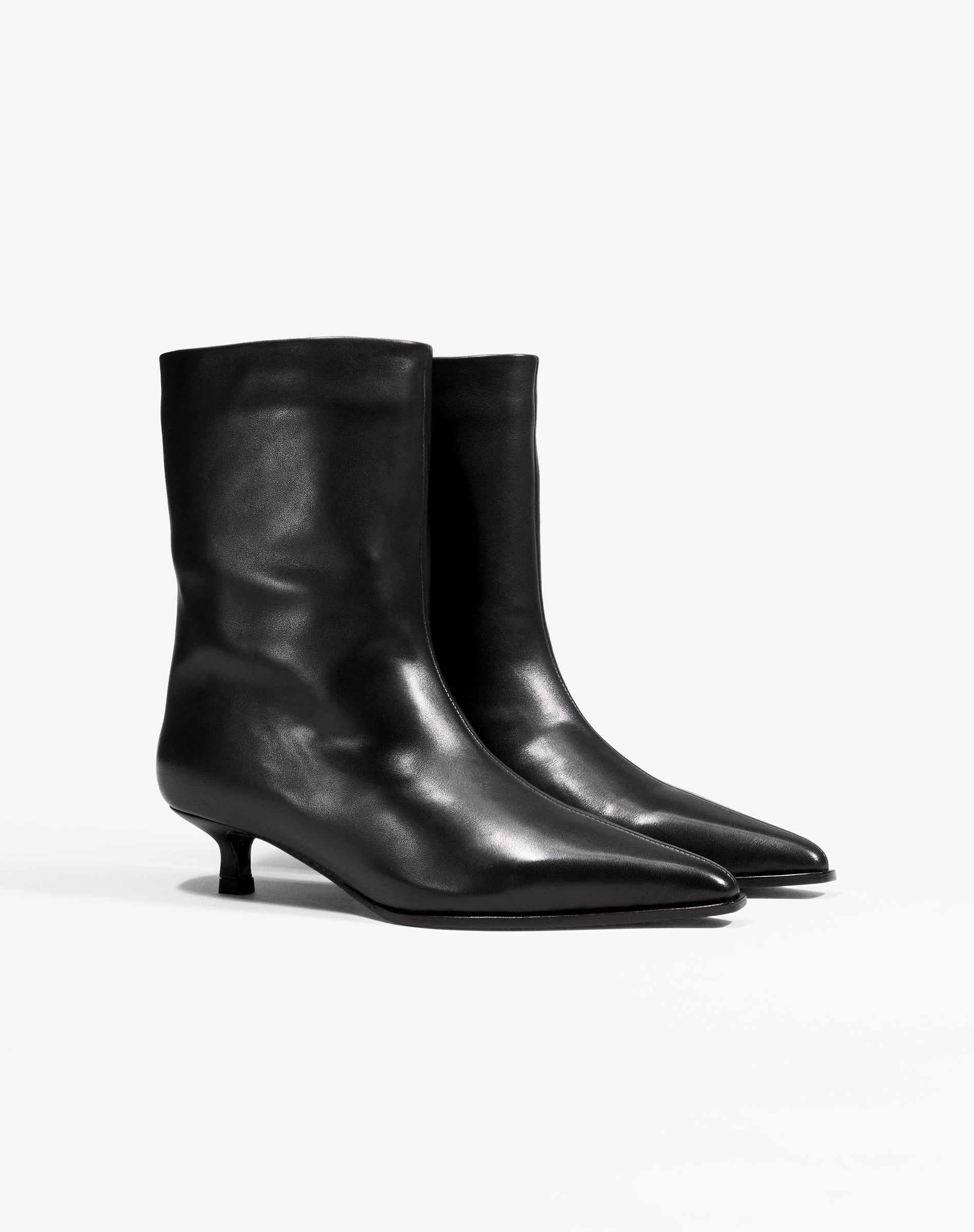 WRIGHT BLACK ANKLE BOOTS WITH SMALL HEEL AND POINTED TOE