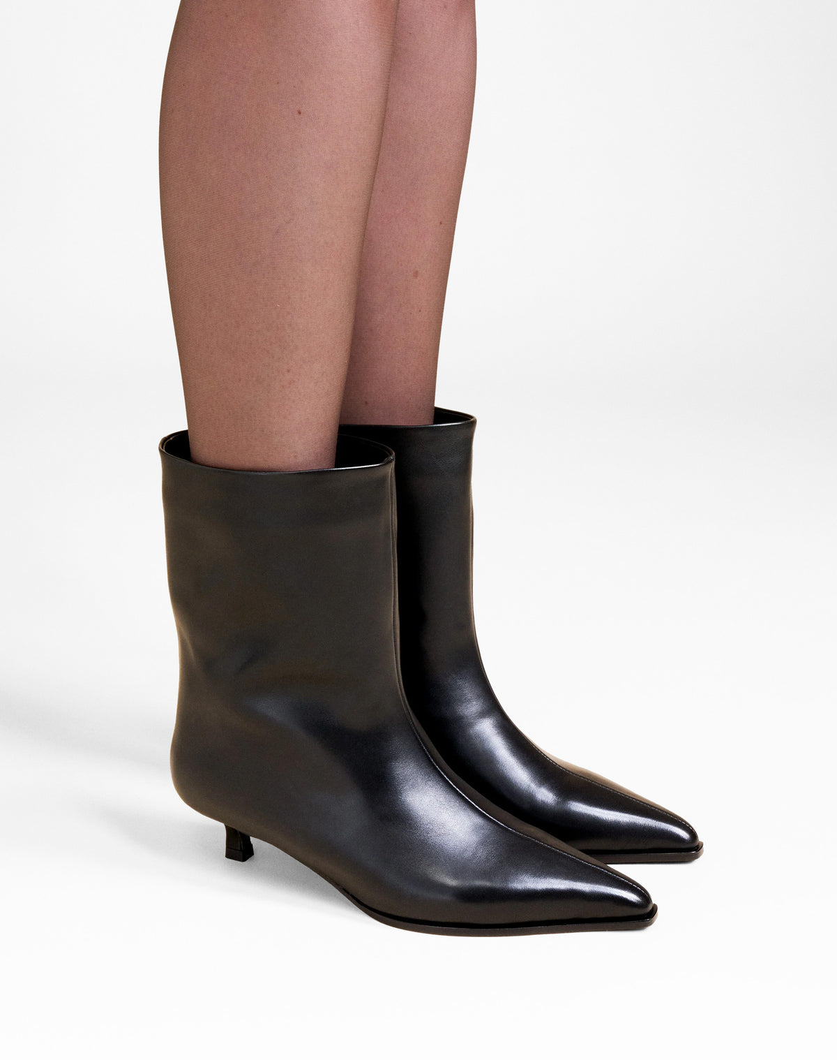 BOTTINES A PETIT TALON ET BOUT POINTU WRIGHT BLACK