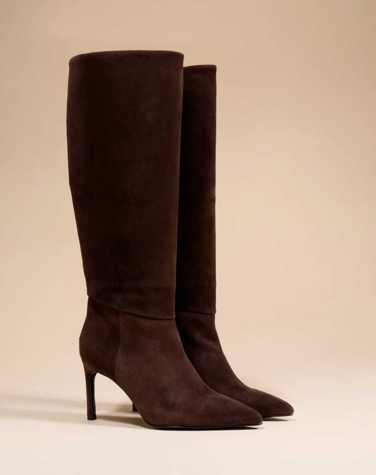 Bottes à talon aiguille et bout pointu en daim chocolat Coco Chocolate Suede