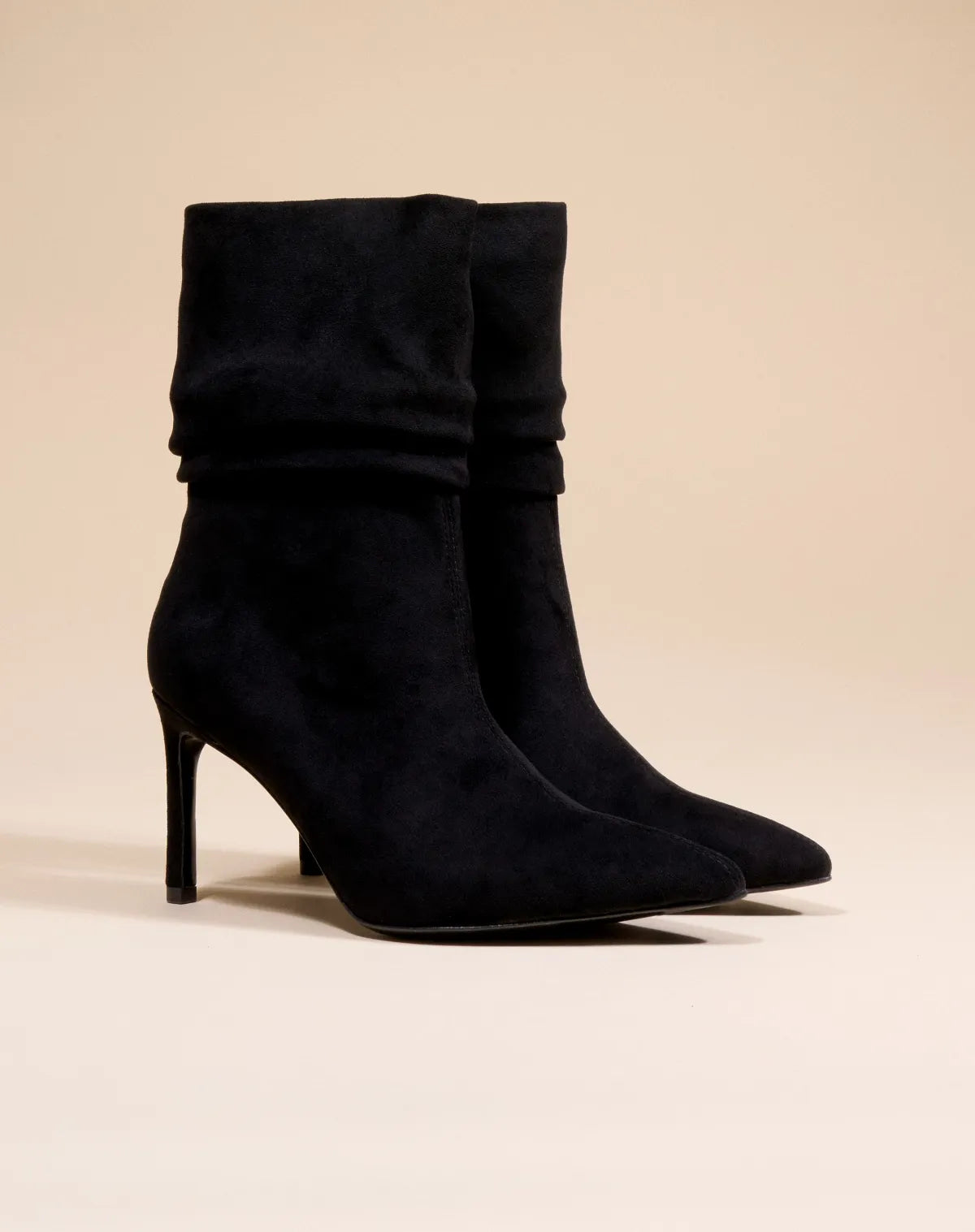 BOTTINES A TALON ET BOUT POINTU ZAHA BLACK