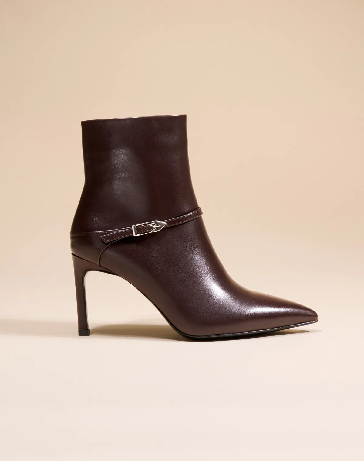 BOTTINES EN CUIR CHOCOLAT A BOUT POINTU ET TALON AIGUILLE CALLAS CHOCOLATE