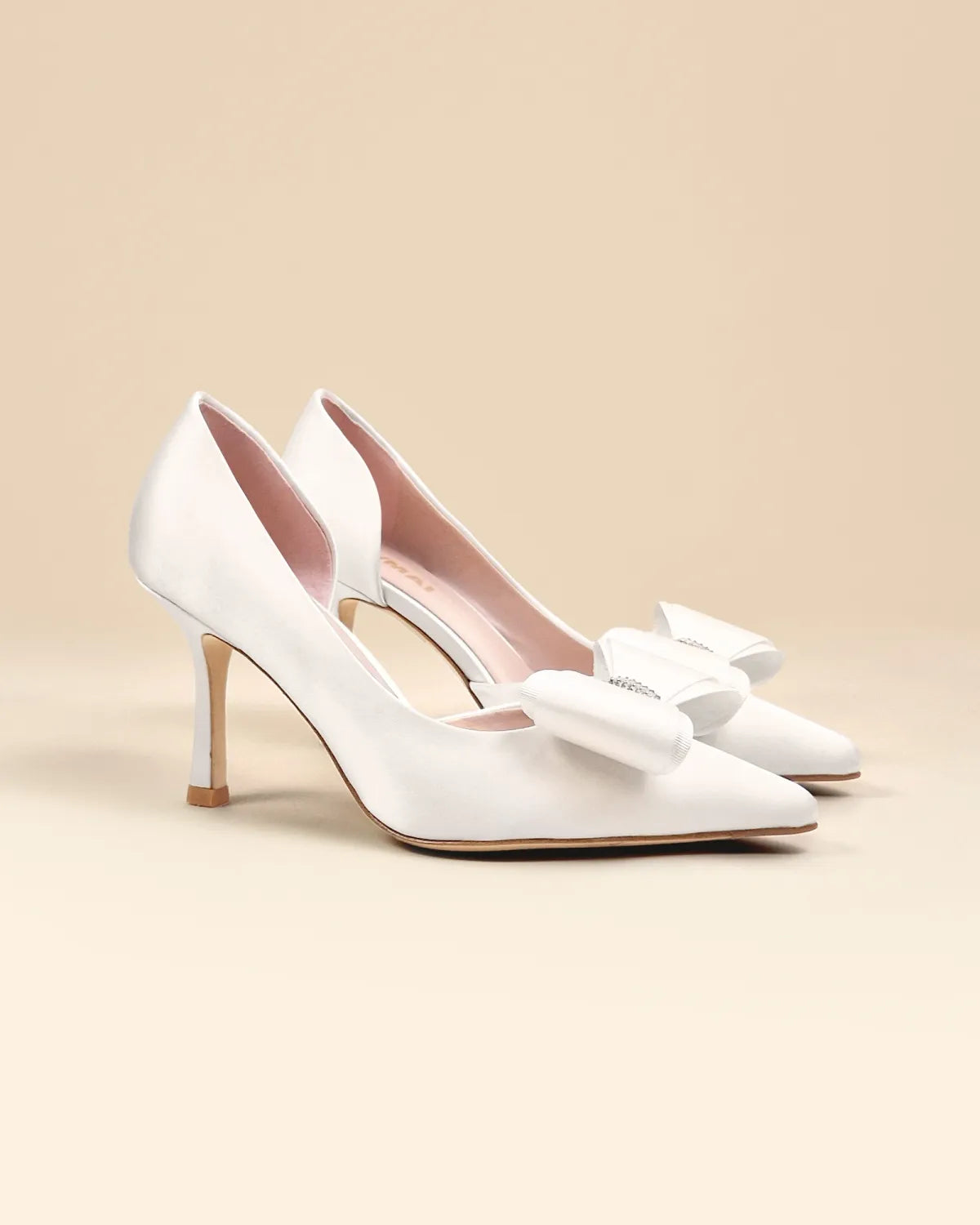 Escarpins en satin blanc à ornement noeud et strass Iris White Satin