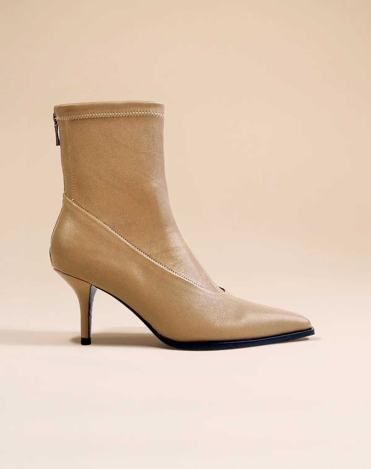 BOTTINES BEIGES A BOUT POINTU ET TALON AIGUILLE ANDO BEIGE