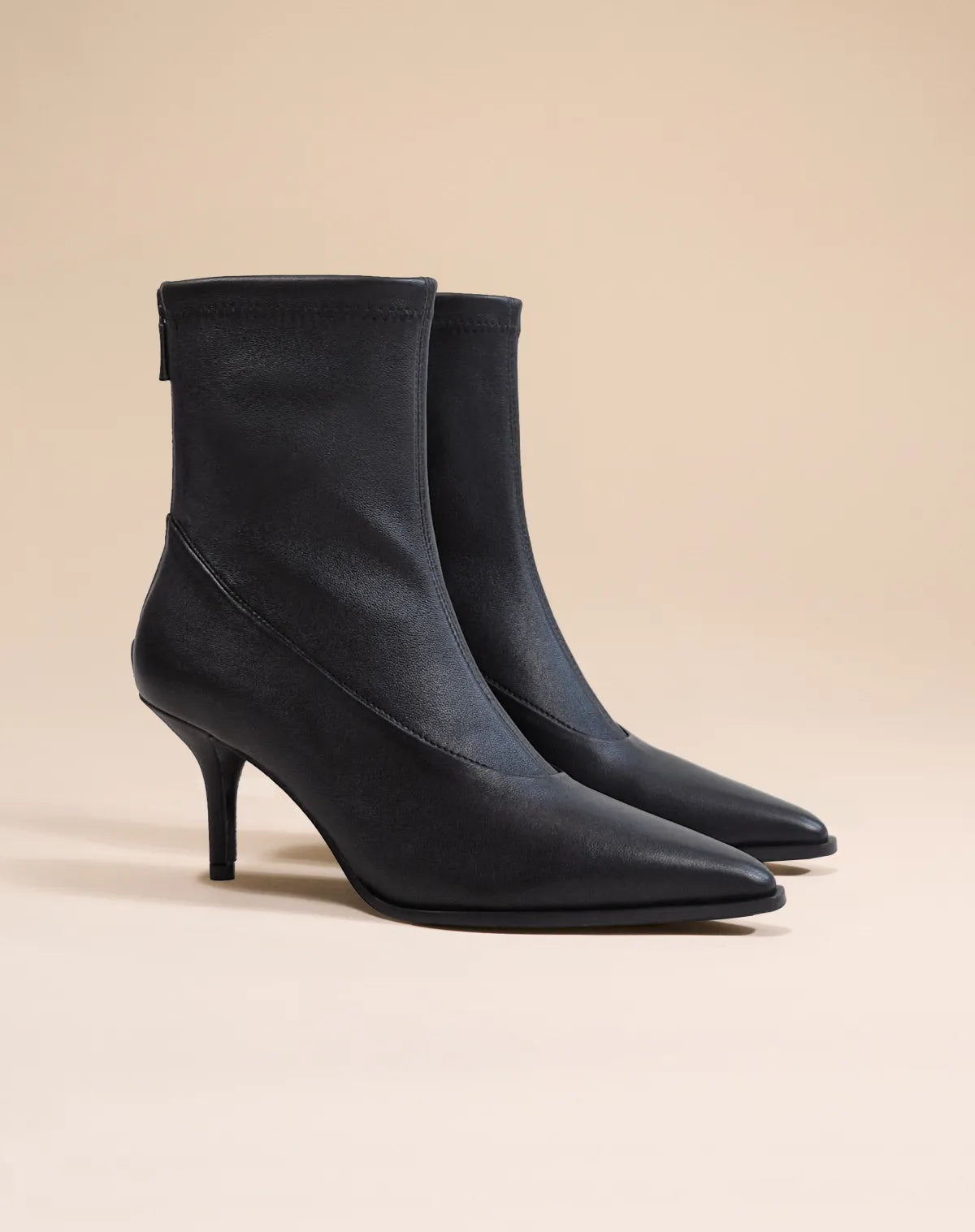 BOTTINES NOIRES A BOUT POINTU ET TALON AIGUILLE ANDO BLACK CALF