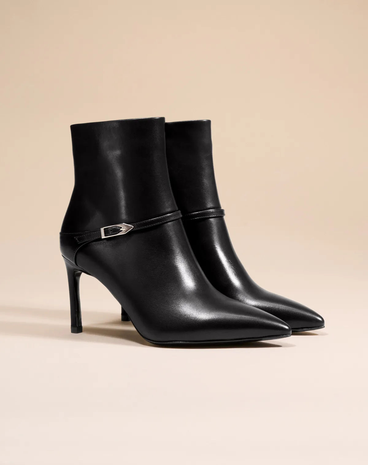 BOTTINES EN CUIR CHOCOLAT A BOUT POINTU ET TALON AIGUILLE CALLAS BLACK CALF