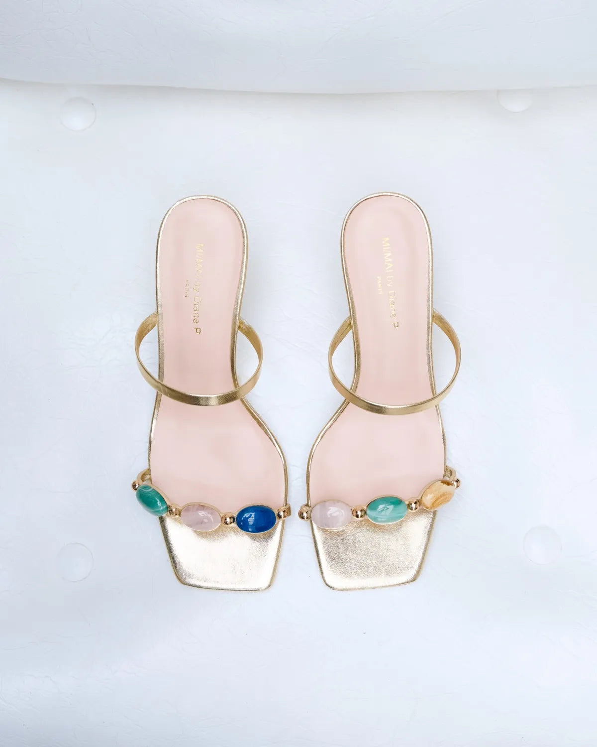 Mules dorées à cabochons multicolores Naxos Gold