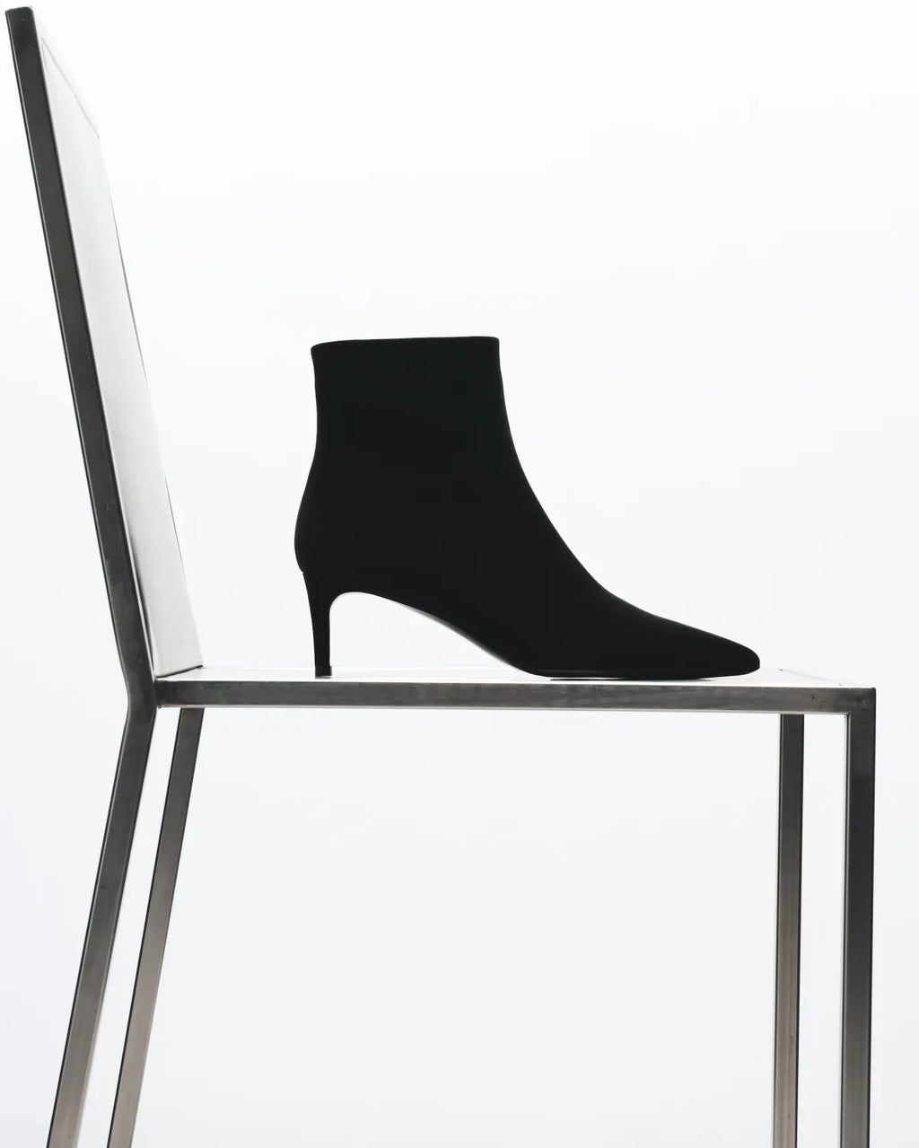 Bottines à talon et bout pointu Noura Low Black Mat