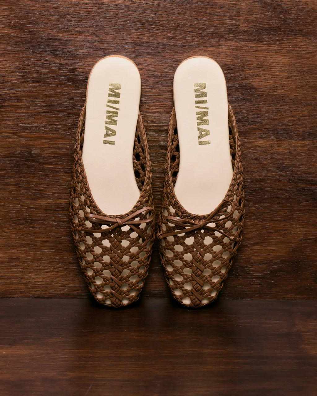 Mules plates en cuir tressé marron Lucian Brown