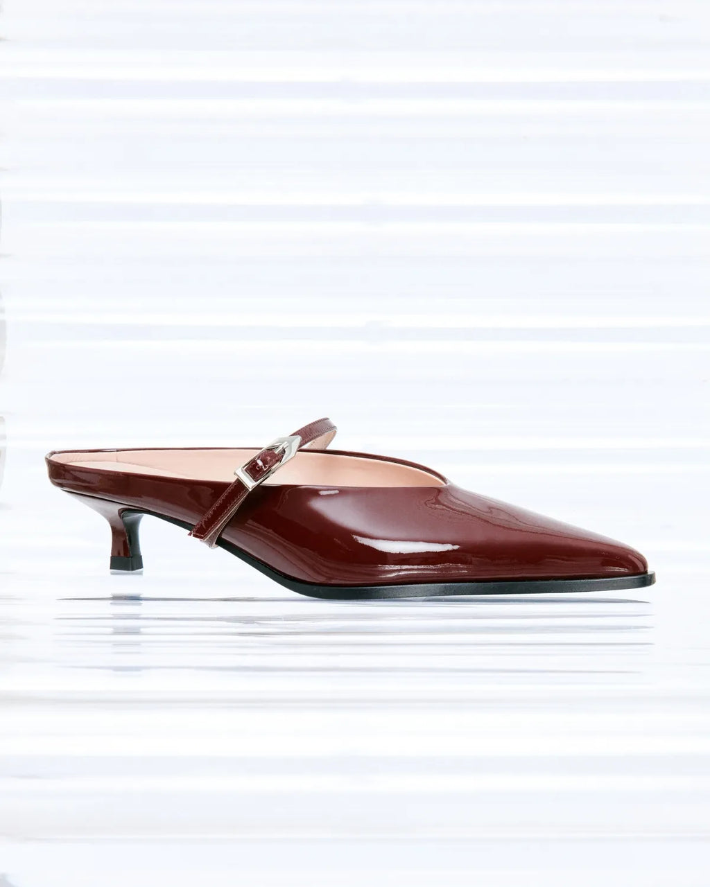 Escarpin-mule pointu et petit talon bobine en cuir verni bordeaux Suzanne Burgundy Patent
