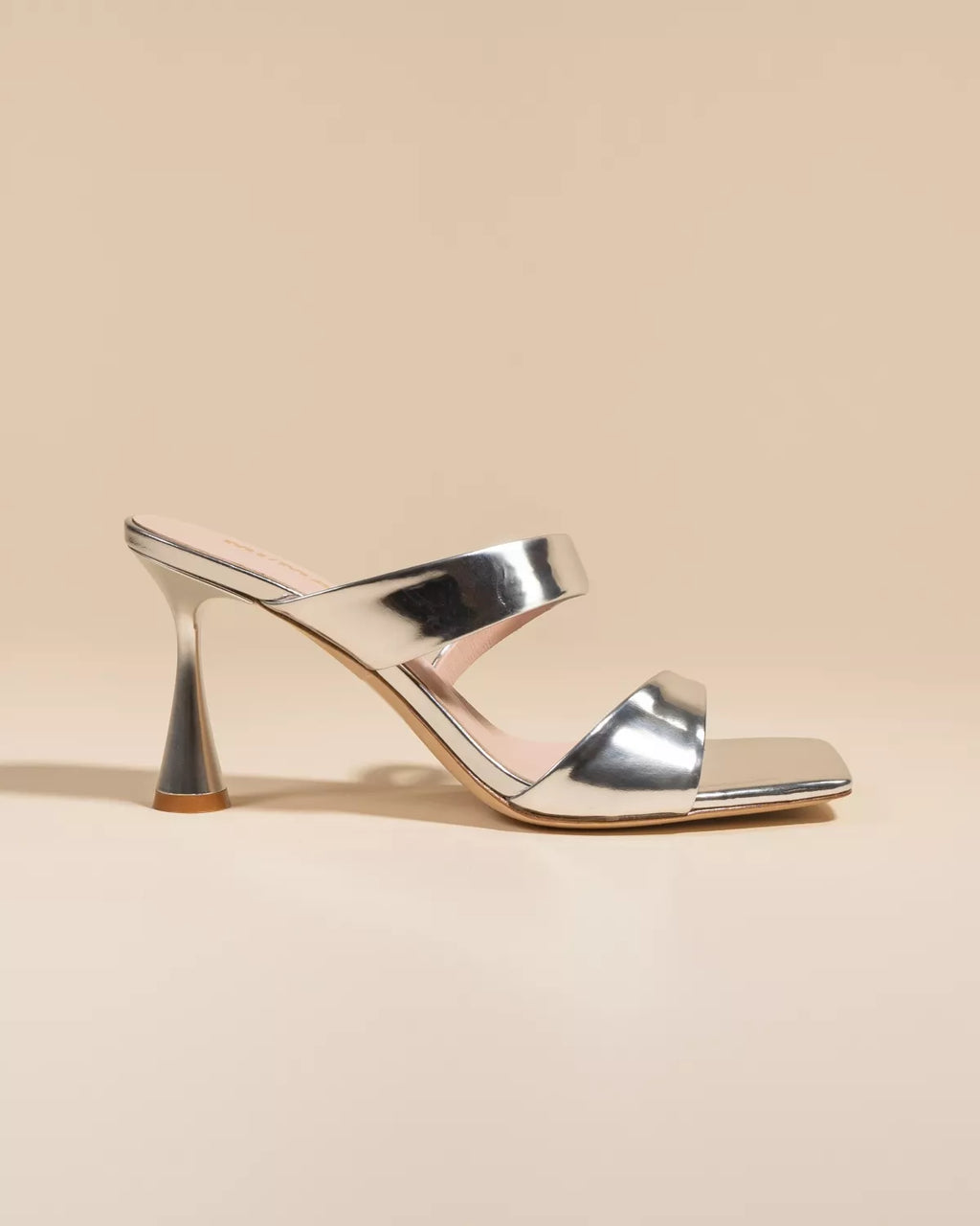 Sandales à talons hauts et bout carré en cuir argenté Tara Silver