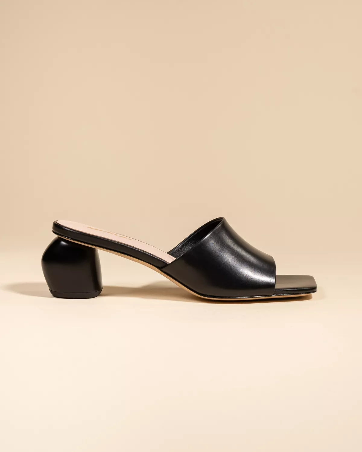 Mule à petit talon en cuir noir Gemma Low Black Mat