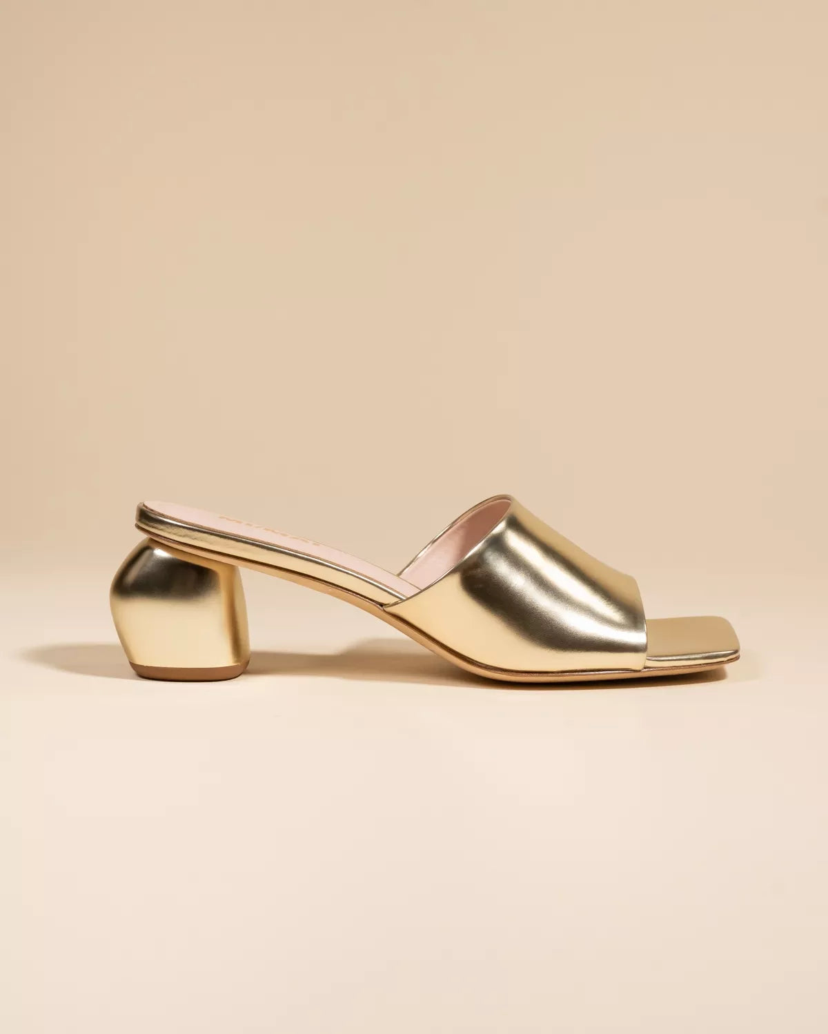 Mule à petit talon en cuir doré Gemma Low Gold