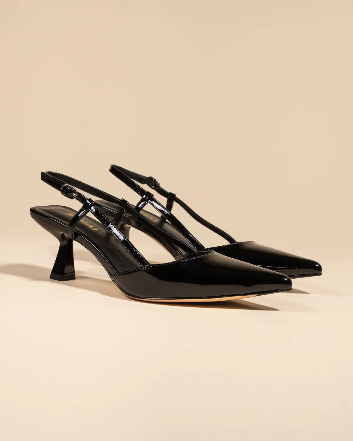 Escarpin petit talon façon sling back en cuir verni noir Corto Black Mirror