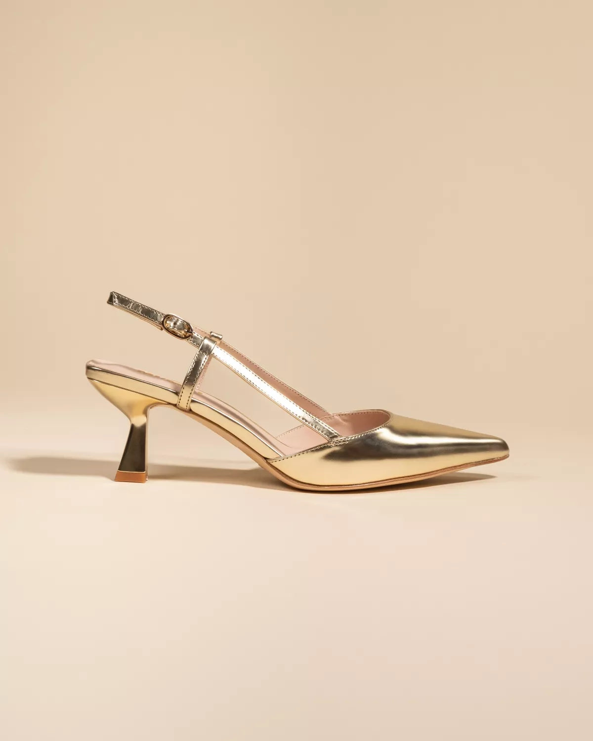 Escarpin petit talon façon sling back en cuir doré Corto Gold