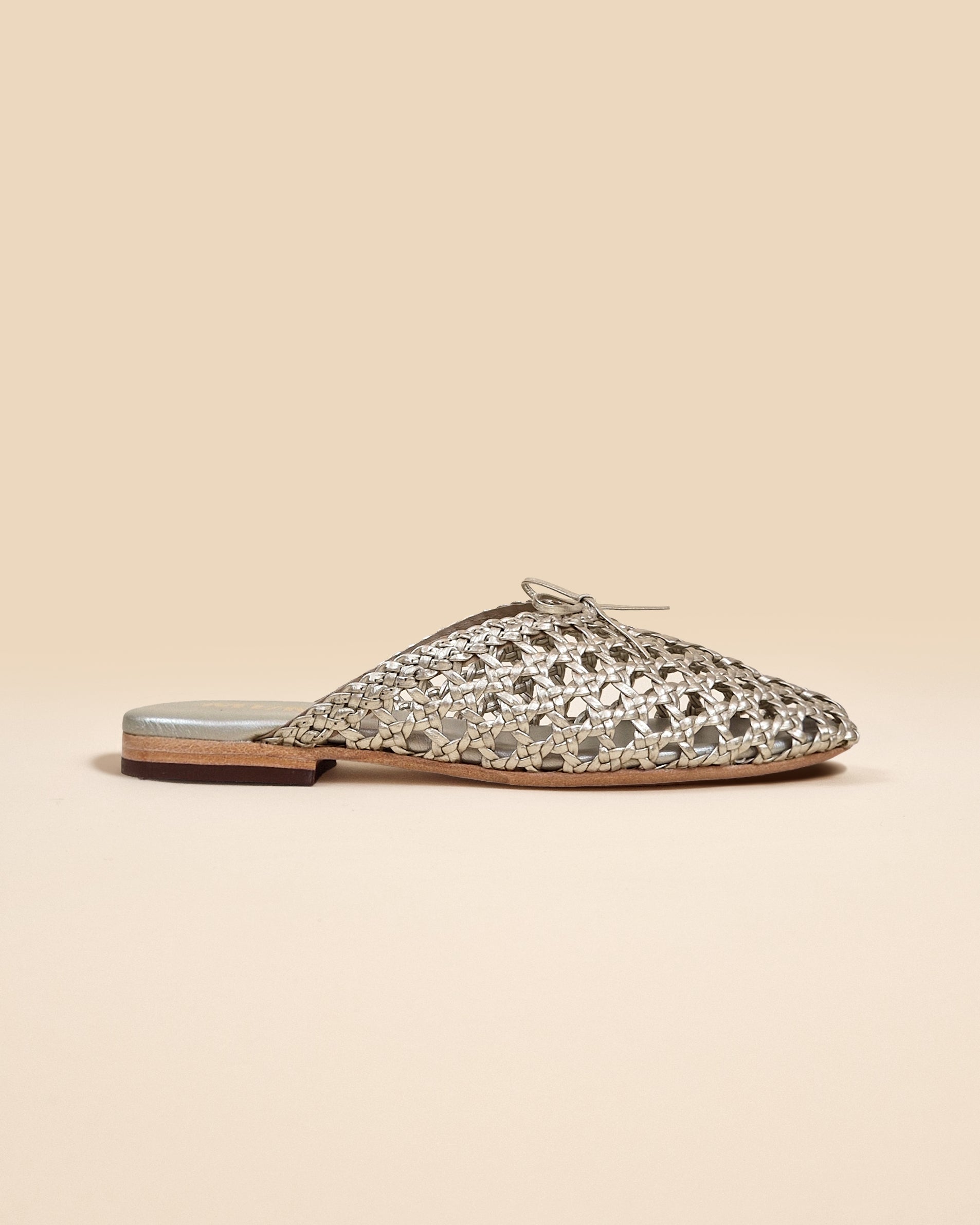Mules plates en cuir tressé doré Lucian Gold