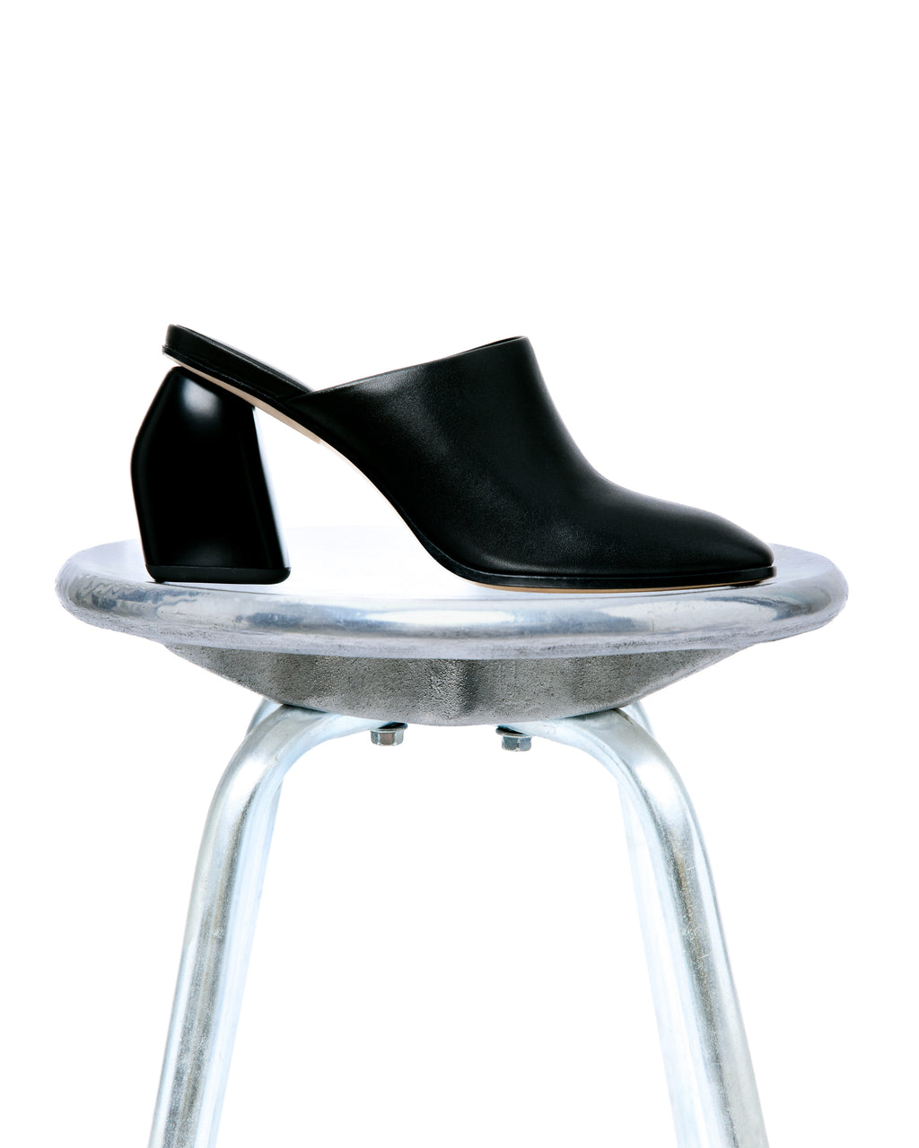 Mule sabot à talon haut en cuir noir Junya Black