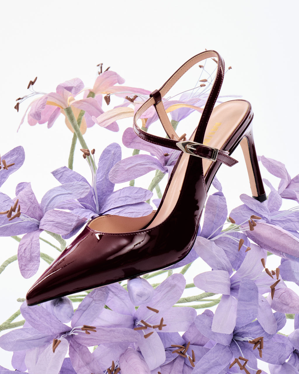 Escarpin sling back à bout pointu et bride en cuir verni bordeaux Emy Burgundy Patent