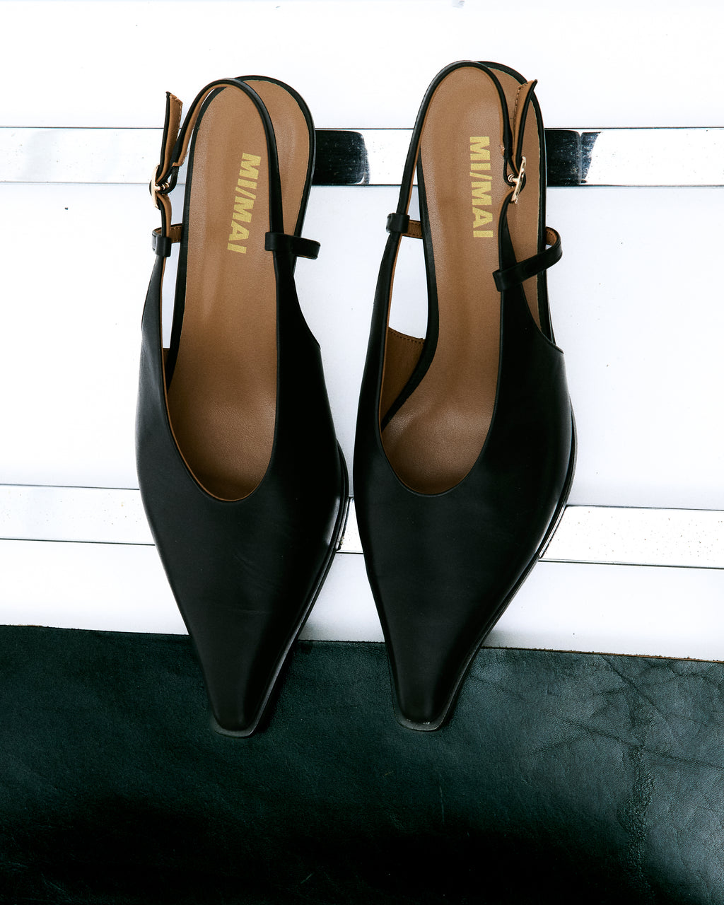 Escarpin sling back à petit talon bobine en cuir noir Marina Black