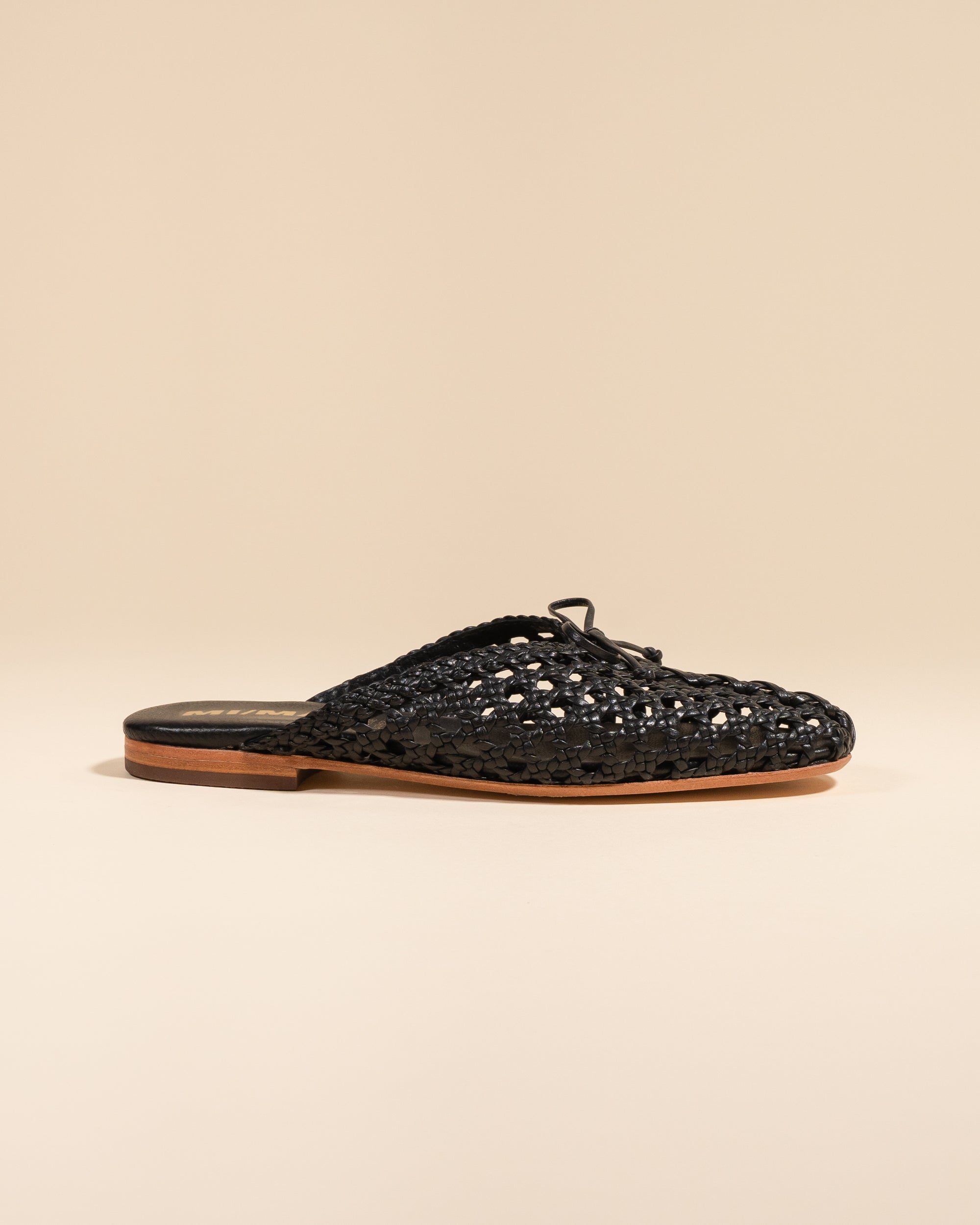 Mules plates en cuir tressé noir Lucian Black
